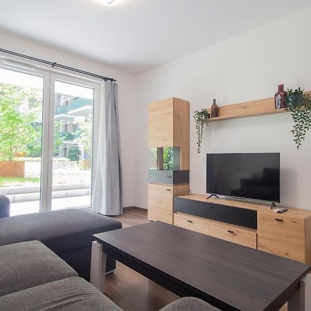 Corvin Modern Two Bedroom Apartment Free Parking Budapest Bagian luar foto