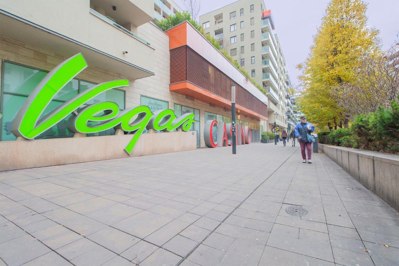 Corvin Modern Two Bedroom Apartment Free Parking Budapest Bagian luar foto