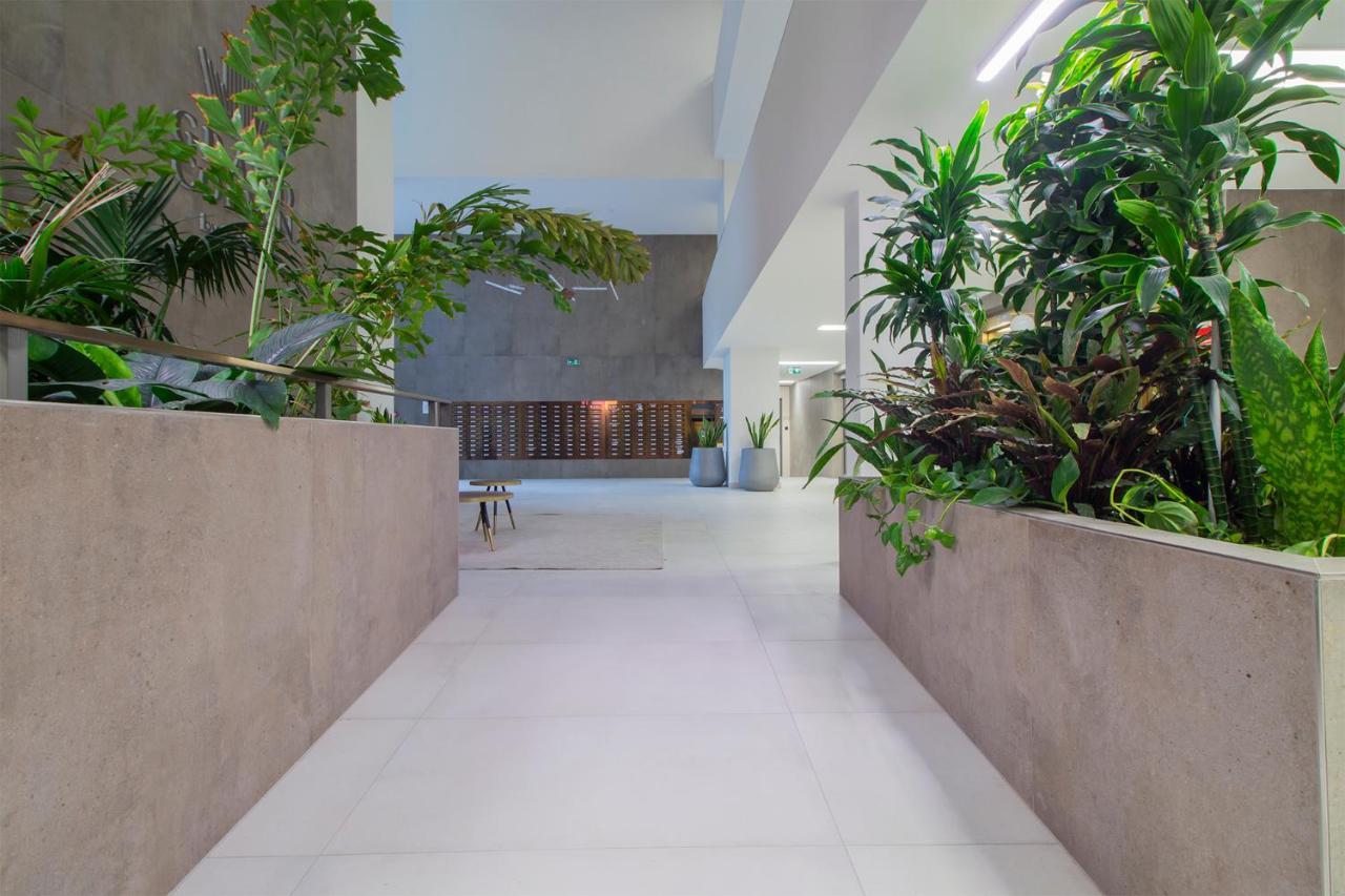 Corvin Modern Two Bedroom Apartment Free Parking Budapest Bagian luar foto