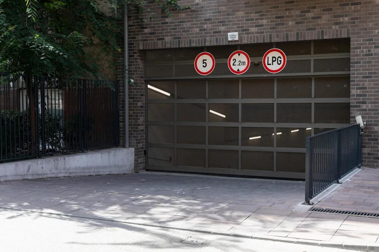Corvin Modern Two Bedroom Apartment Free Parking Budapest Bagian luar foto