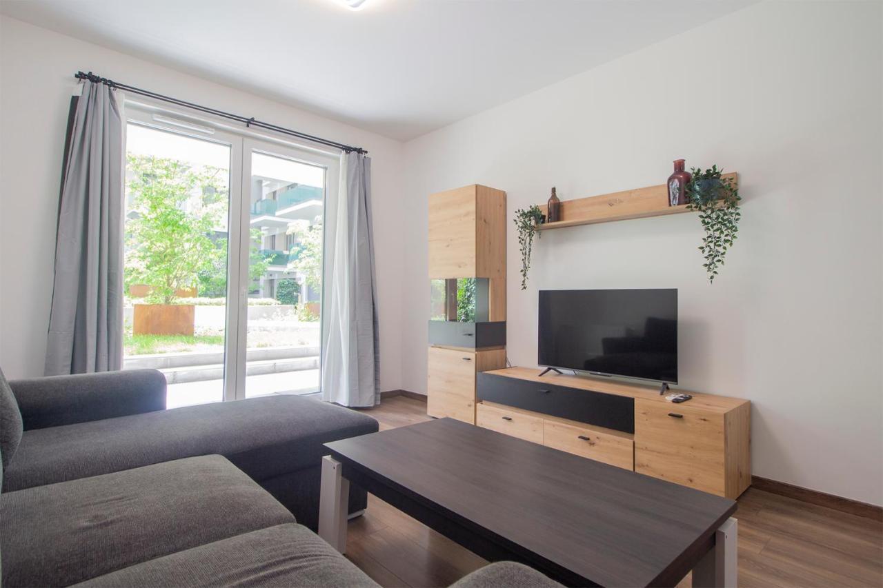 Corvin Modern Two Bedroom Apartment Free Parking Budapest Bagian luar foto