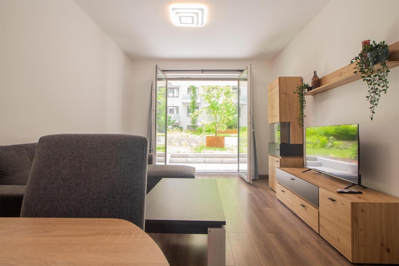 Corvin Modern Two Bedroom Apartment Free Parking Budapest Bagian luar foto
