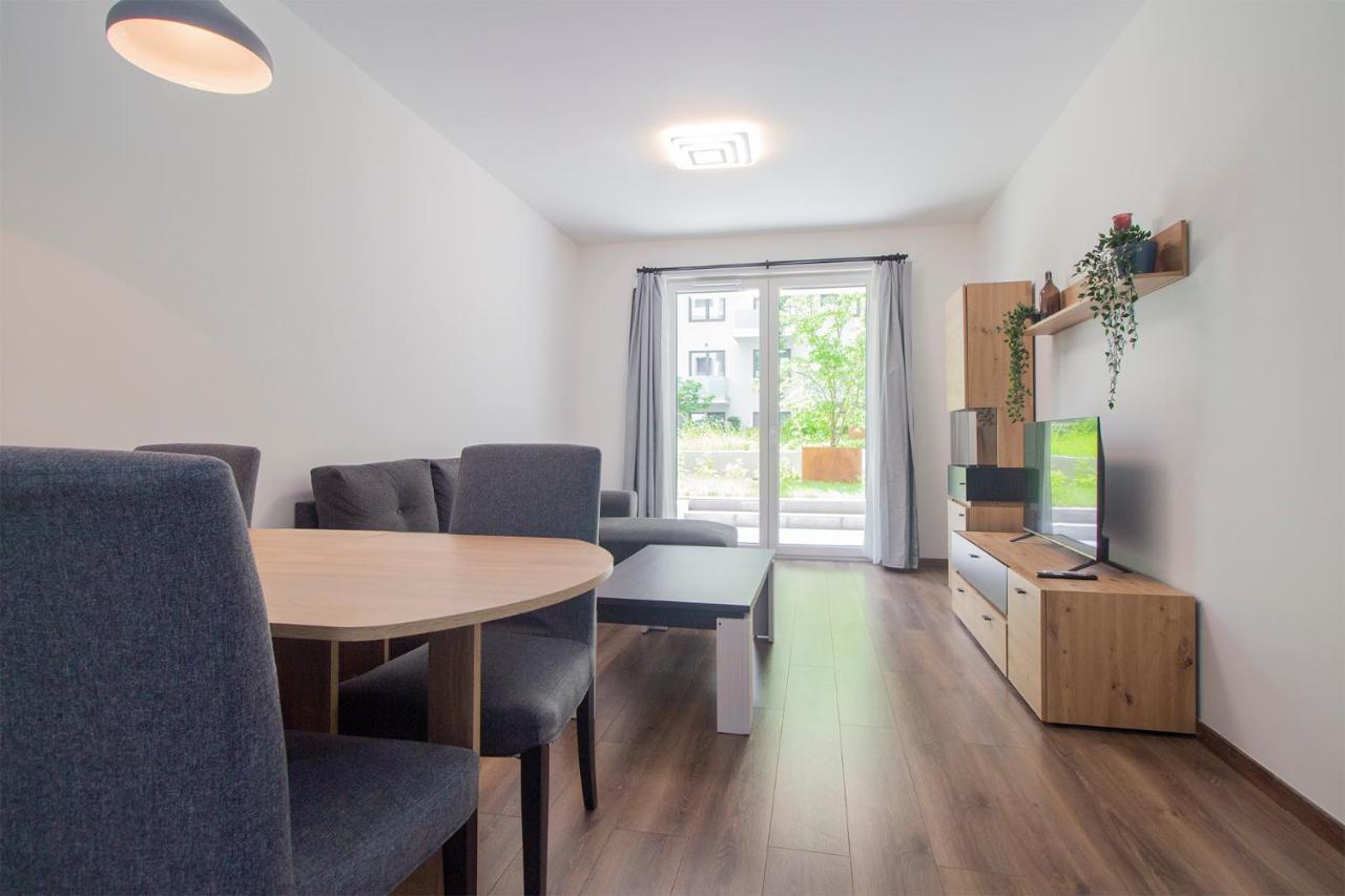 Corvin Modern Two Bedroom Apartment Free Parking Budapest Bagian luar foto