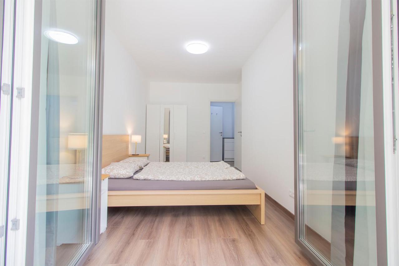 Corvin Modern Two Bedroom Apartment Free Parking Budapest Bagian luar foto