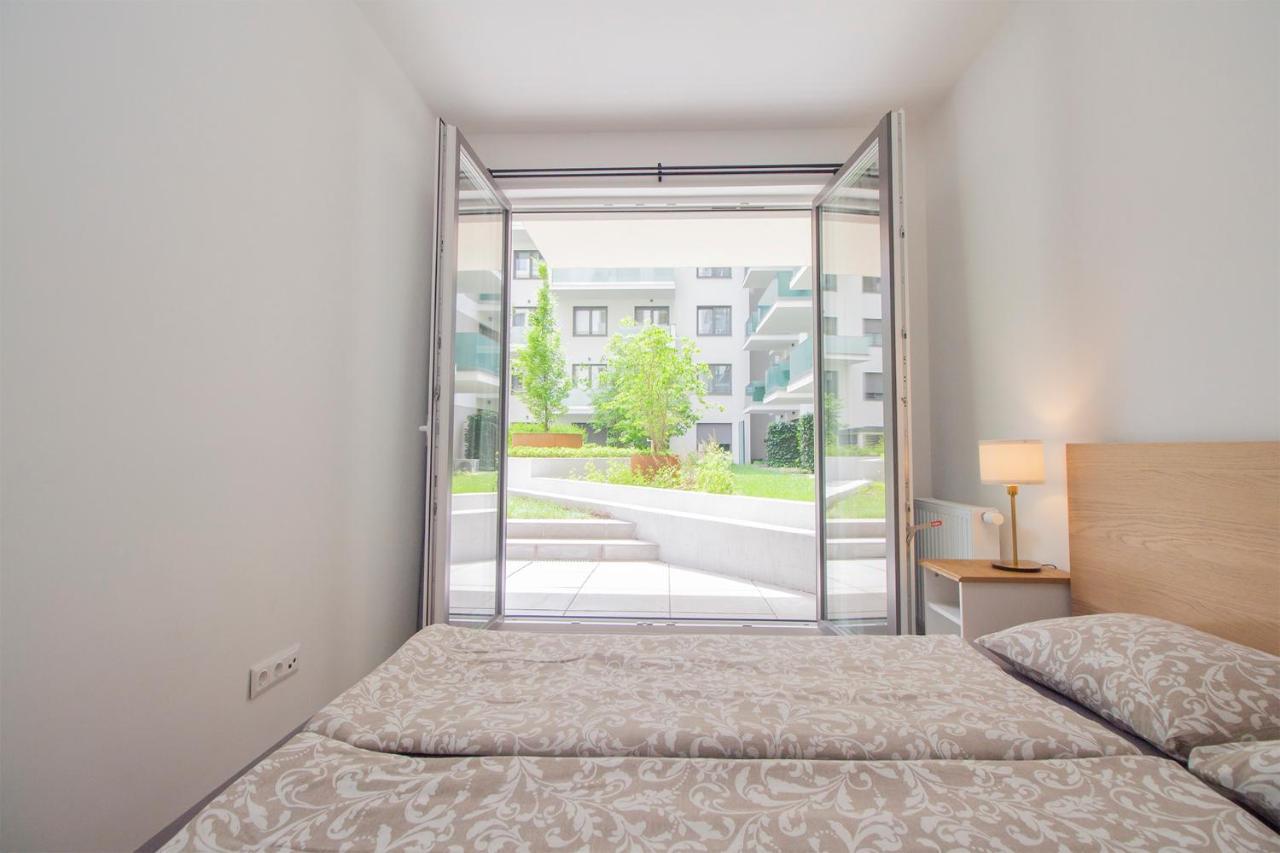 Corvin Modern Two Bedroom Apartment Free Parking Budapest Bagian luar foto