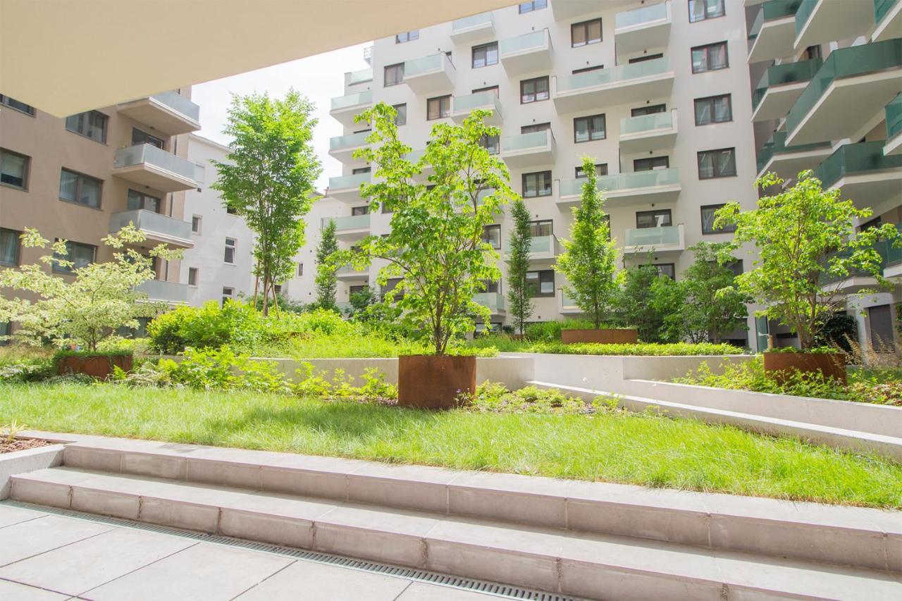 Corvin Modern Two Bedroom Apartment Free Parking Budapest Bagian luar foto