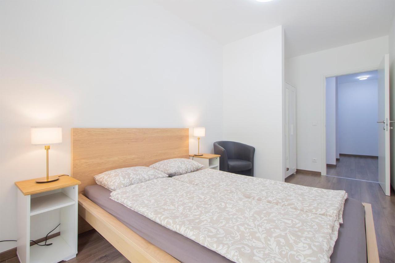 Corvin Modern Two Bedroom Apartment Free Parking Budapest Bagian luar foto