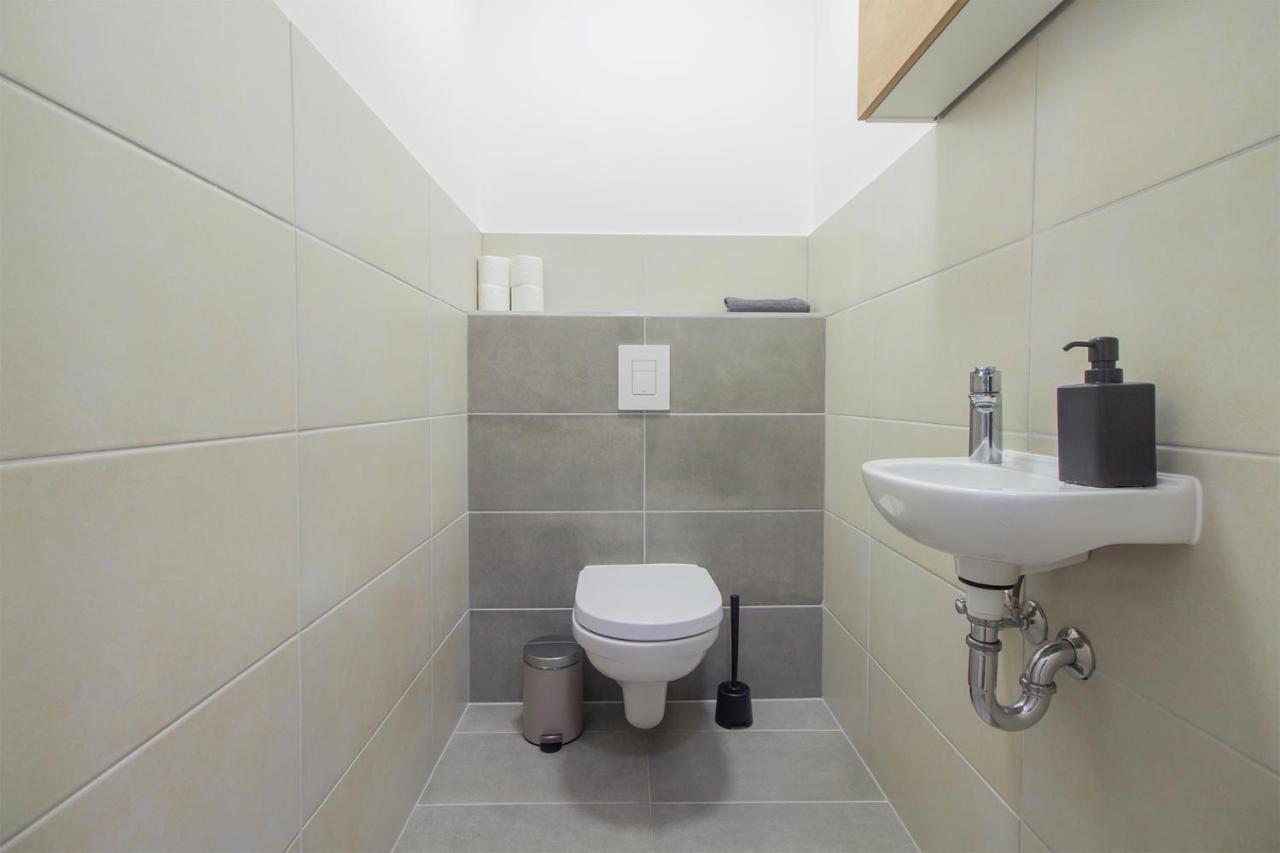 Corvin Modern Two Bedroom Apartment Free Parking Budapest Bagian luar foto