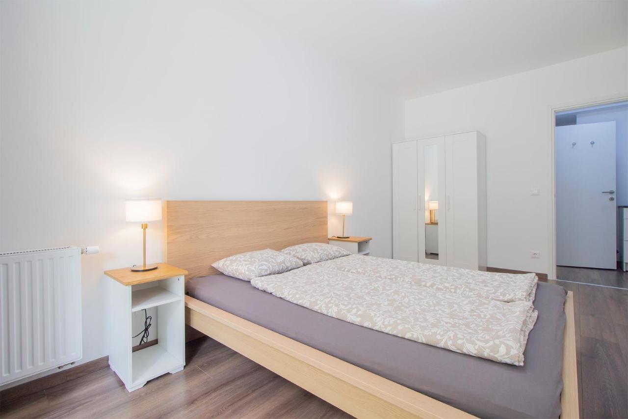 Corvin Modern Two Bedroom Apartment Free Parking Budapest Bagian luar foto