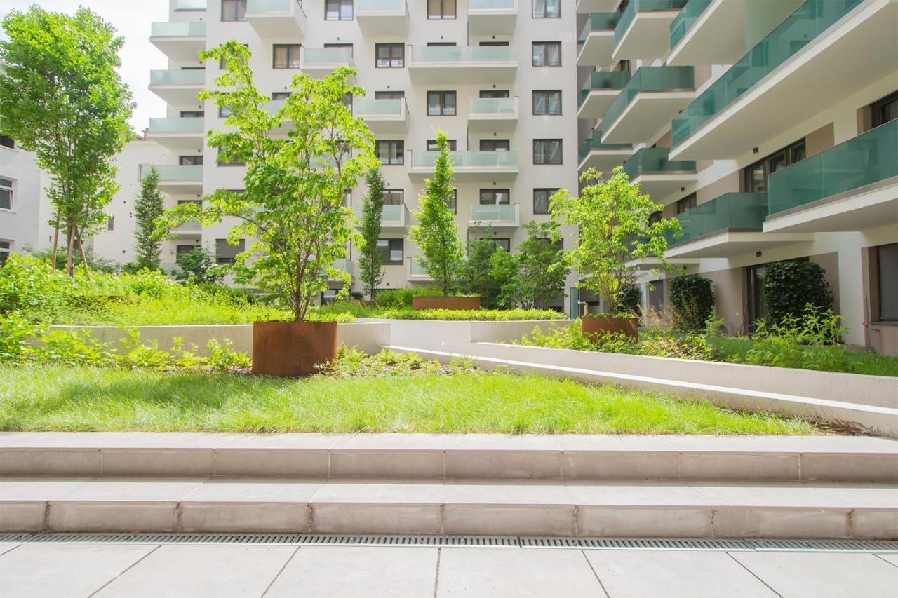 Corvin Modern Two Bedroom Apartment Free Parking Budapest Bagian luar foto