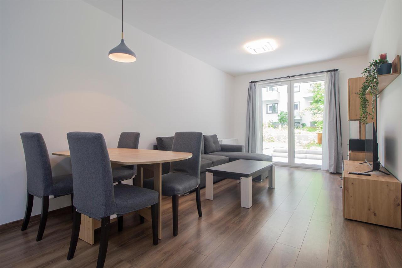 Corvin Modern Two Bedroom Apartment Free Parking Budapest Bagian luar foto